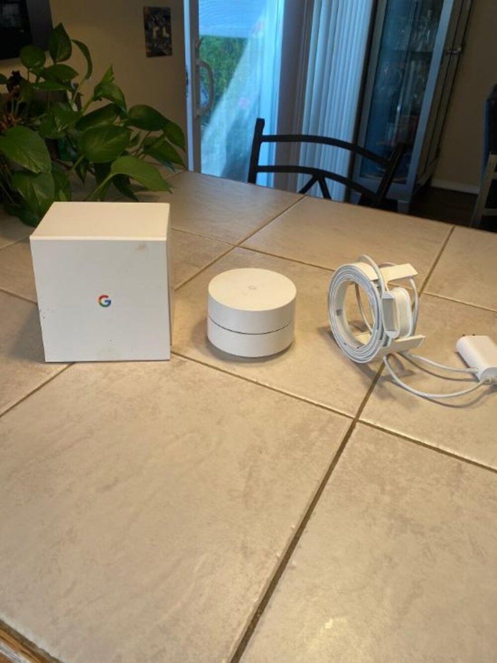 Google Wifi - Mesh Router Wifi, White with FREE Google WiFi Wall Mount included